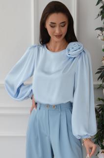 Bluzka satynowa z różą baby blue Wiky Rozmiar: L