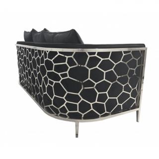 Sofa na srebrnyc nogach z ażurowym tyłem Porto Glamur / czarny 3 os.