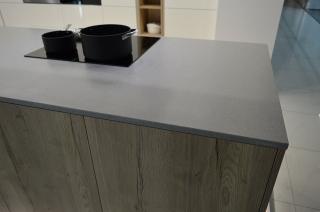 BLAT Z KONGLOMERATU KWARCOWEGO NOBLE CONCRETE GREY 2 CM GRUBOŚCI POLEROWANY TECHNISTONE