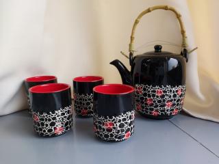 Czarno-czerwony 4 osobowy zestaw do herbaty