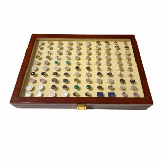 Ozdobne pudełko jubilerskie, drewniane na 50 par spinek (A020) Drewniane mahoniowe pudełko jubilerskie na spinki do mankietów