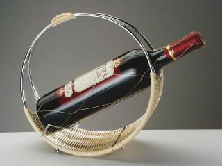 Stojak na wino z rattanu - 24 cm