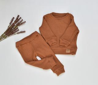 Komplet swetrowy karmel spodnie i sweter