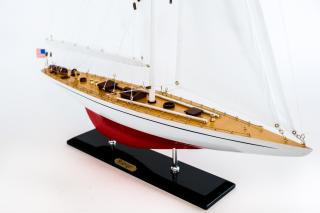 Drewniany model jachtu "Ranger", ostatni zwycięzca regat America's Cup jachtów J Class